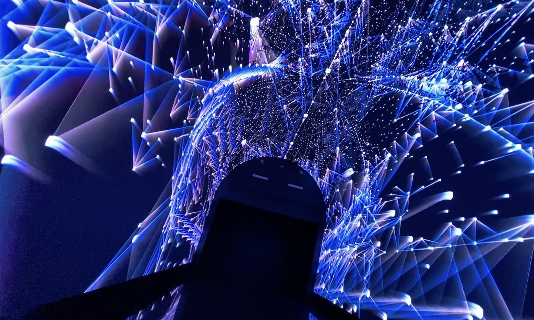 Новое измерение магии: в арт-пространстве Luminar открылась иммерсивная выставка современного цифрового искусства «Making Magic»