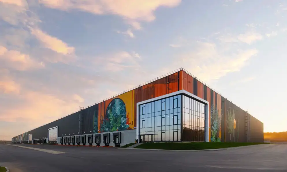 Как искусство меняет восприятие архитектуры в индустриально-складской недвижимости