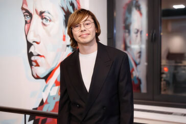 В фойе «Покровка.Театр» состоялось открытие фрески Сергея Арцибашева