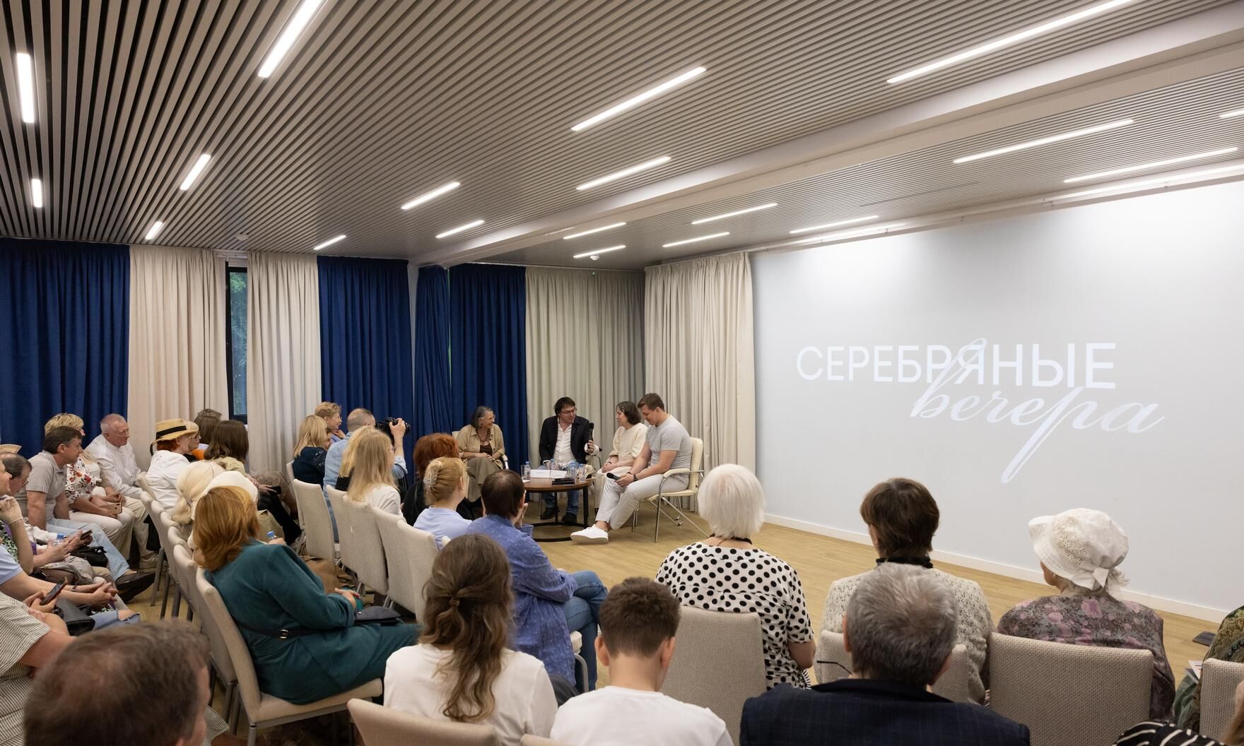 Поэты трех поколений дискутировали на вечерах 