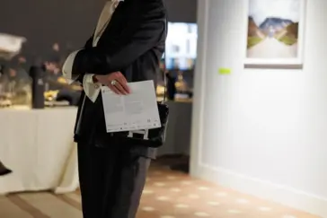 В «Елисеевском» состоялся 13-й Благотворительный аукцион Фонда Cosmoscow в поддержку современного искусства