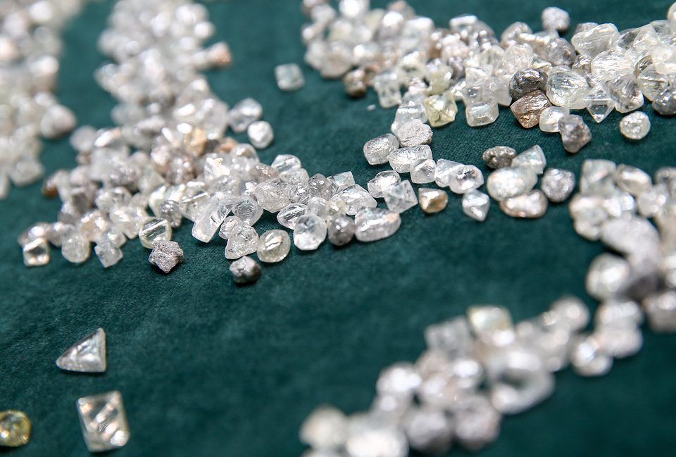 Теперь фальшивые алмазы можно будет выявлять с помощью блокчейн