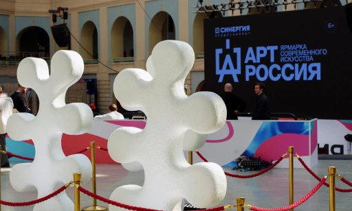 Культурная дипломатия: в Гостином дворе открылась международная ярмарка современного искусства «Арт Россия»